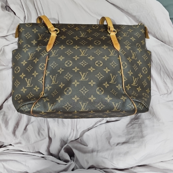 Louis Vuitton Handbags - Louis Vuitton Totally Mm Monogram Brown Tote Bag